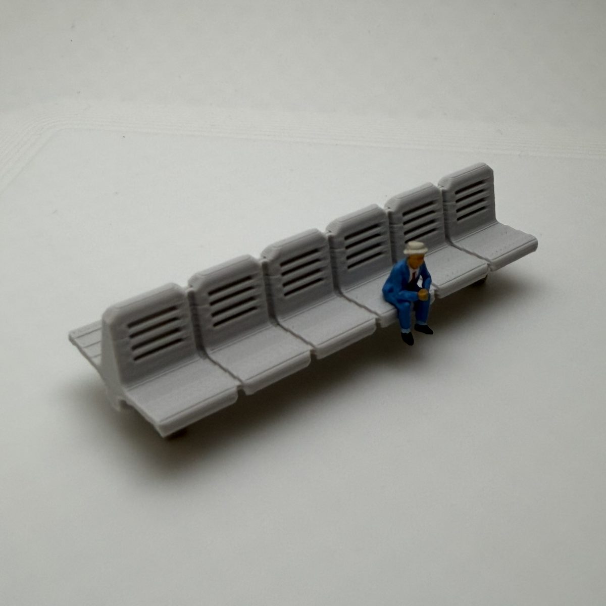 Modern Double Bench, 6+6 Seats, O Scale — photo 1