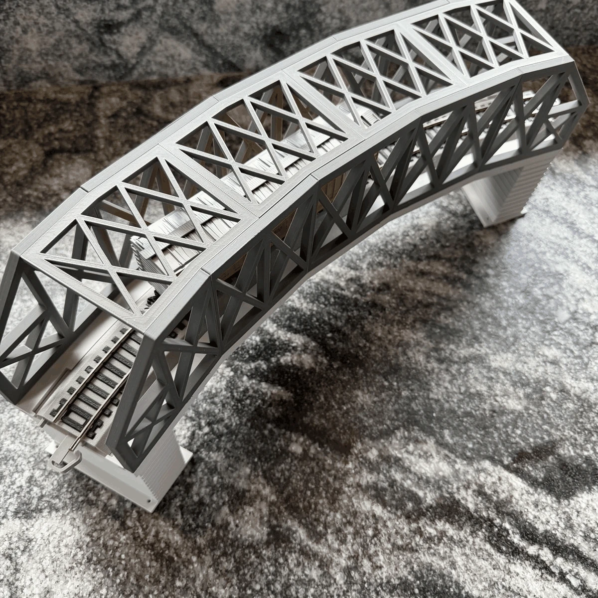 Modular Bridge, X-Beam Single Track Curved 22 in / 45°, for Bachmann E-Z Track