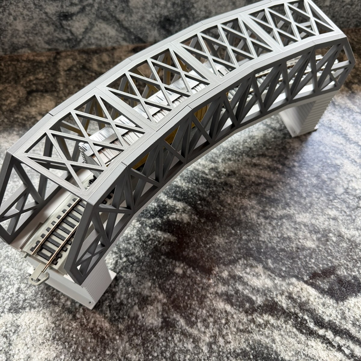 Modular Bridge, X-Beam Single Track Curved 22 in / 45°, for Bachmann E-Z Track