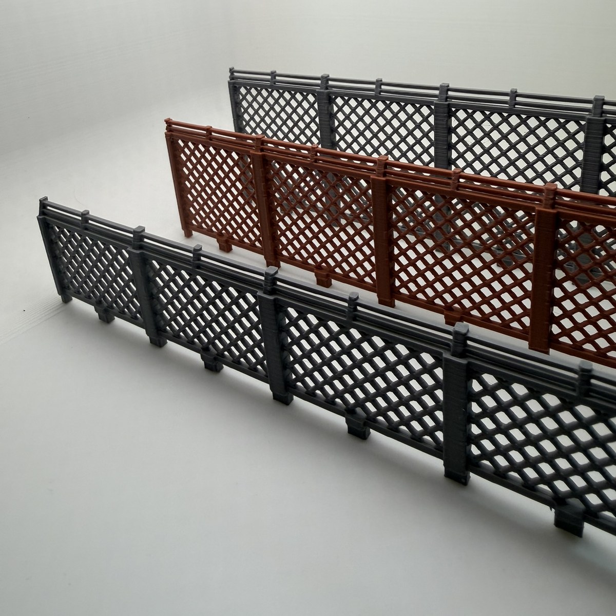 Diamond Fence with Barbed Wire, O Scale — photo 2