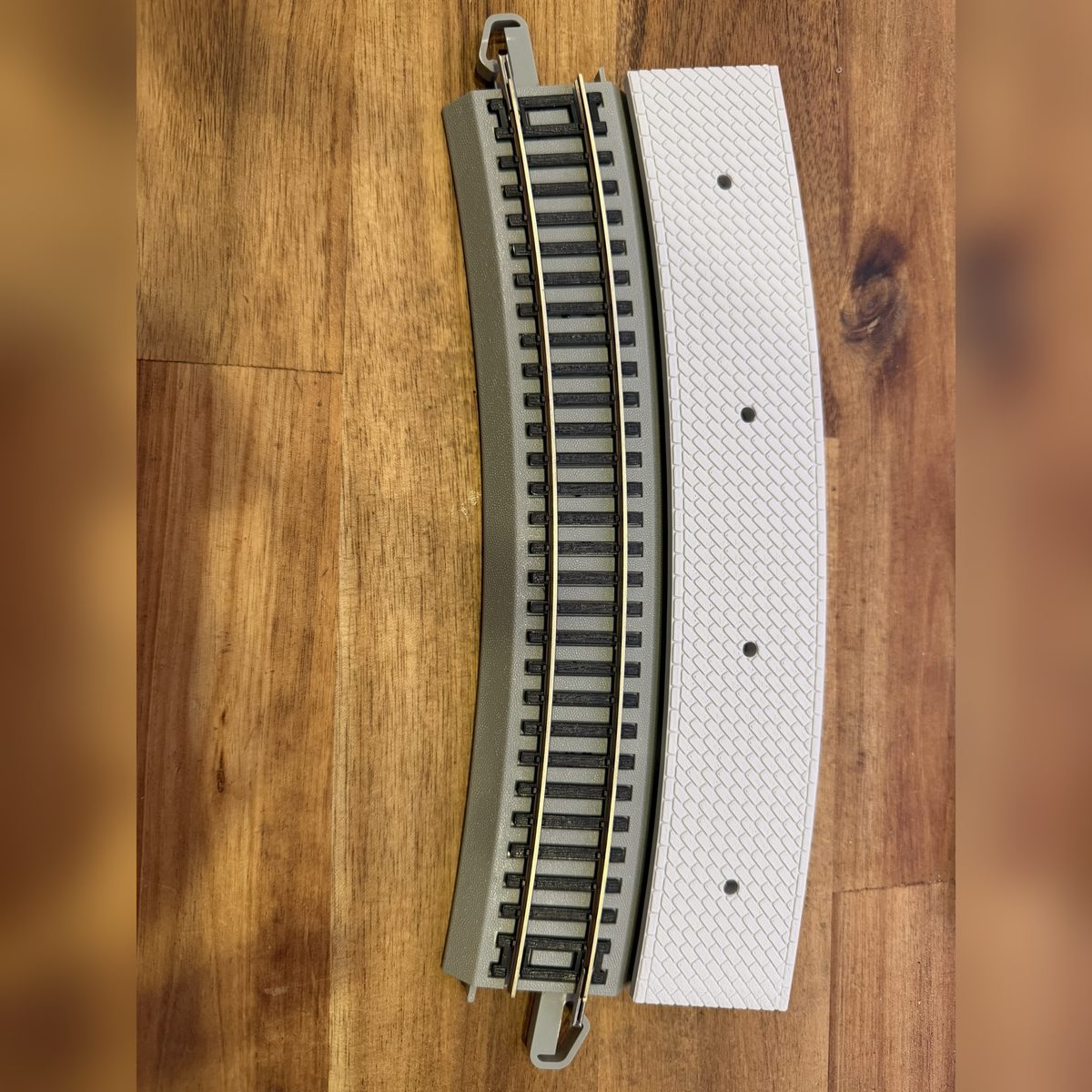 Modular Platform, Curved 22 in Outer, for Bachmann E-Z Track — photo 1