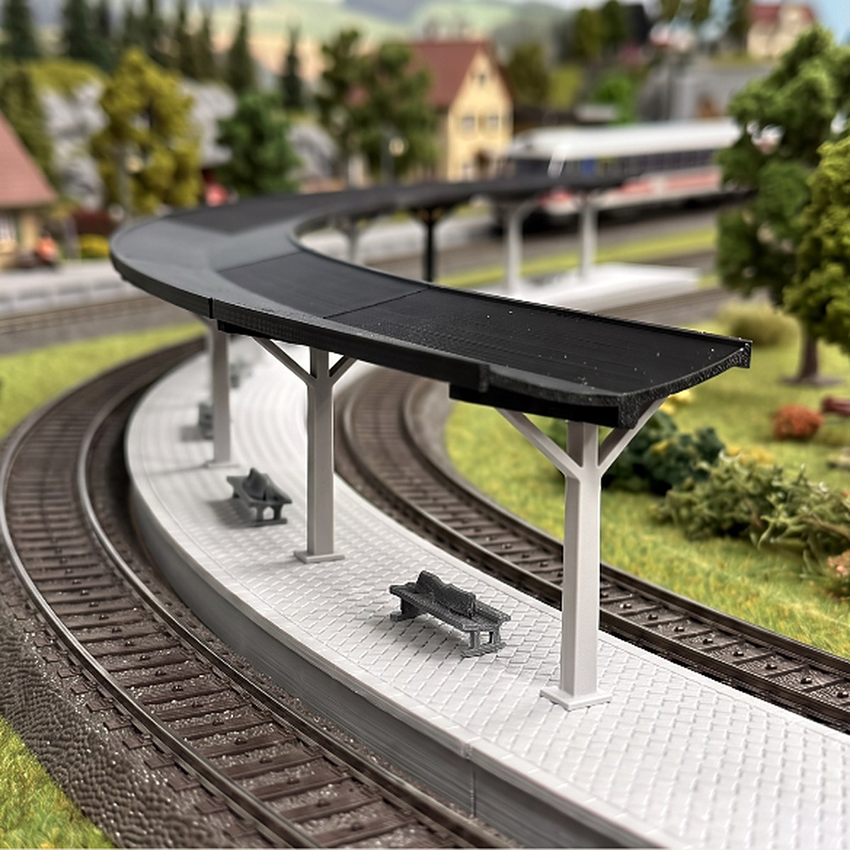 Visualization: curved station with benches on a scenic H0 layout