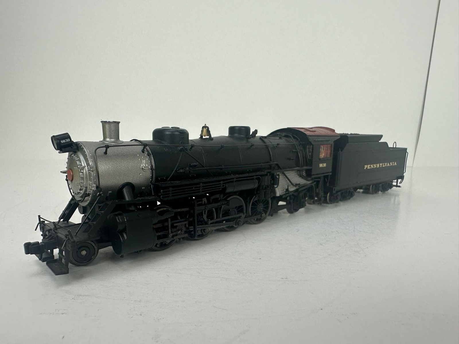 Trix 22802 - Light Mikado 2-8-2 Steam Locomotive with Tender (for Märklin AC) — photo 3