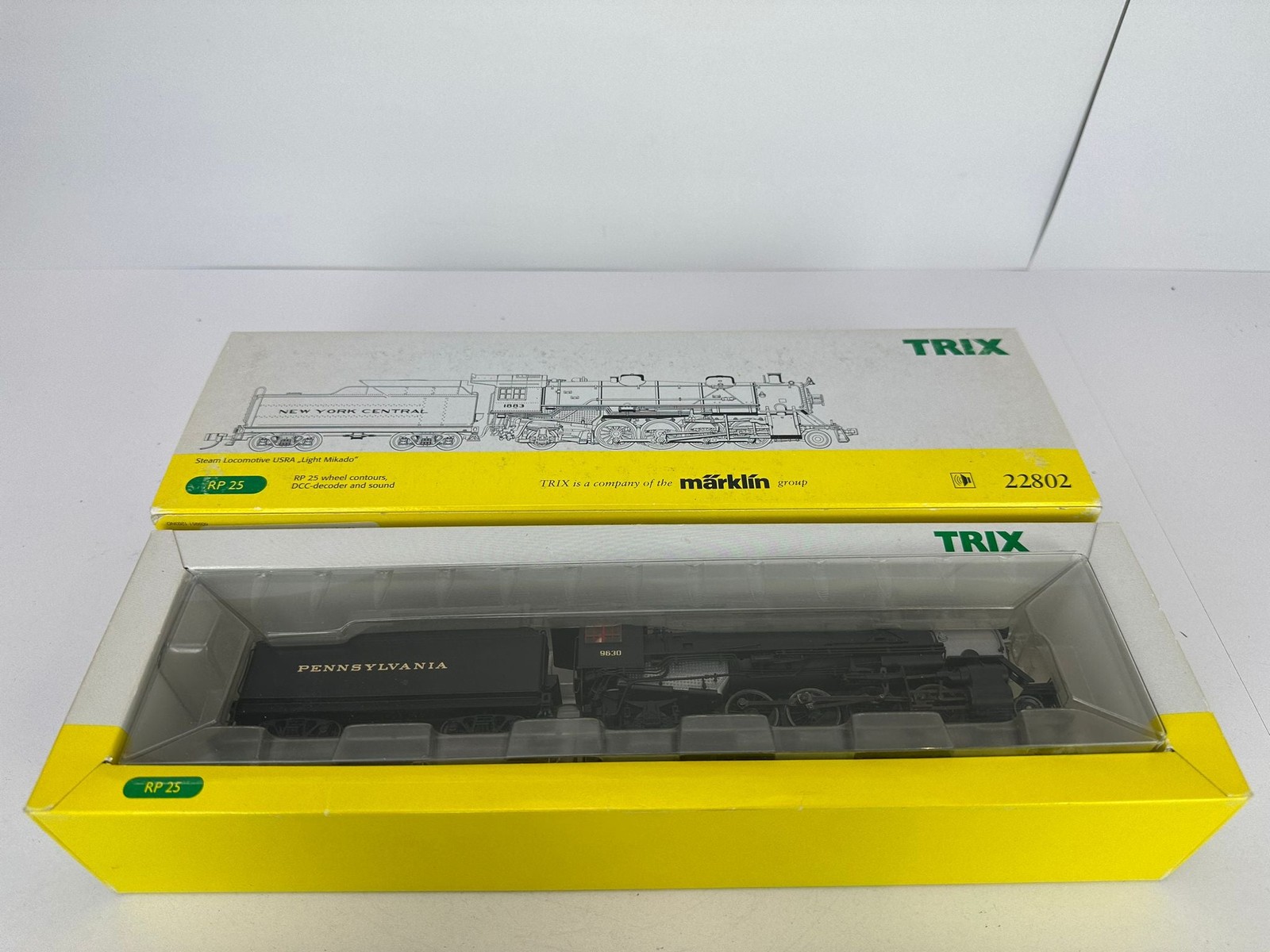 Trix 22802 - Light Mikado 2-8-2 Steam Locomotive with Tender (for Märklin AC) — photo 5