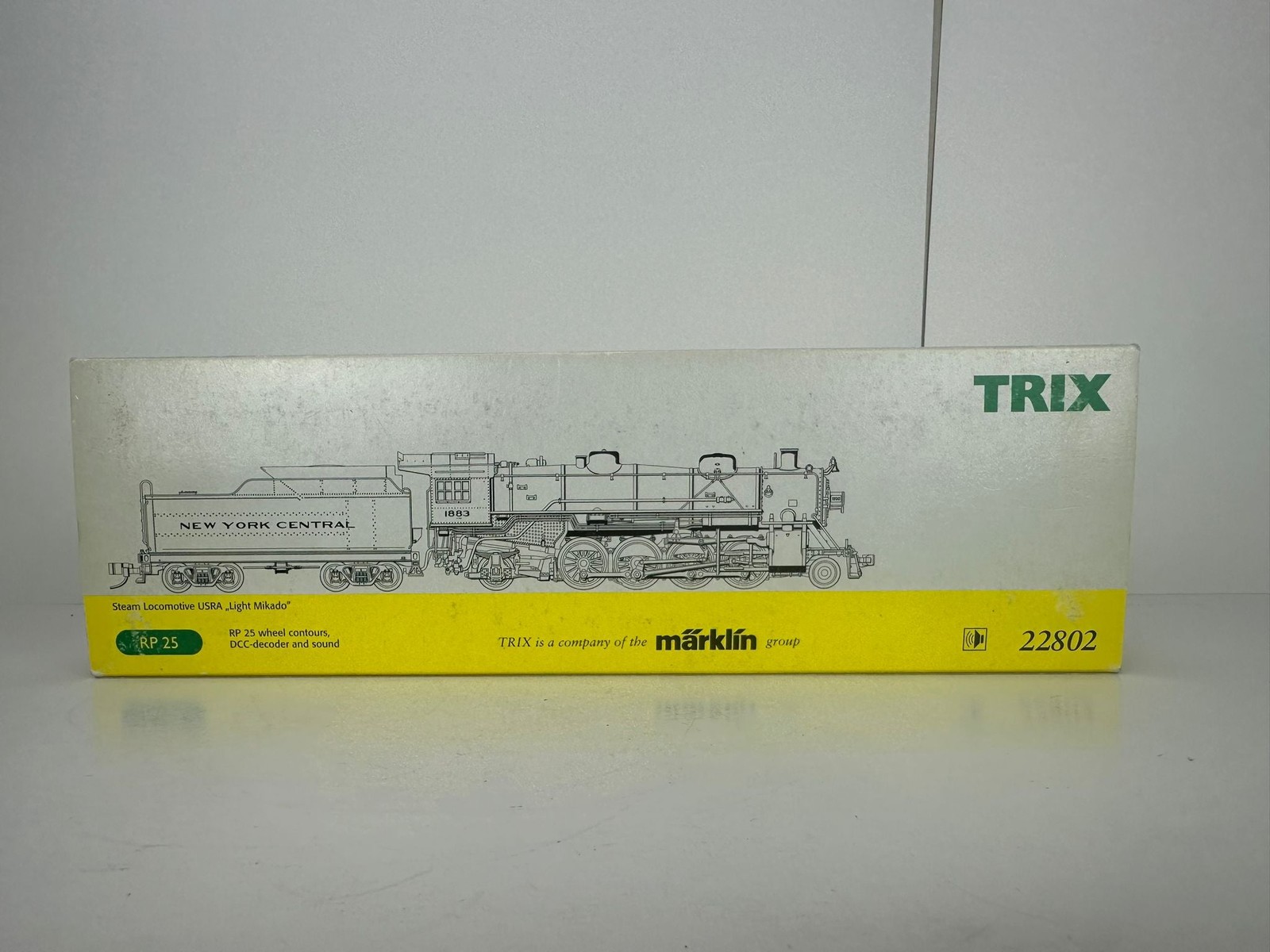 Trix 22802 - Light Mikado 2-8-2 Steam Locomotive with Tender (for Märklin AC) — photo 6